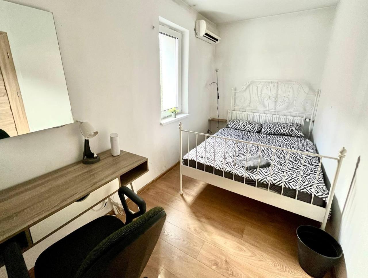 Comfy, And Small In Homestay *